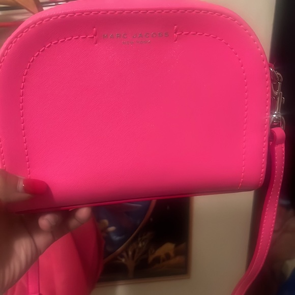 Limited editions NWOT Bubble gum pink Marc Jacob crossbody bag .. - Picture 3 of 4